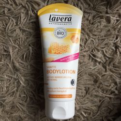 Produktbild zu lavera Naturkosmetik Sanfte Bodylotion Bio-Mandelmilch & Bio-Honig