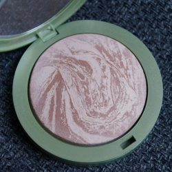 Produktbild zu alverde Naturkosmetik Marmorierter Duo Bronzer – Farbe: 01 Soft Bronze