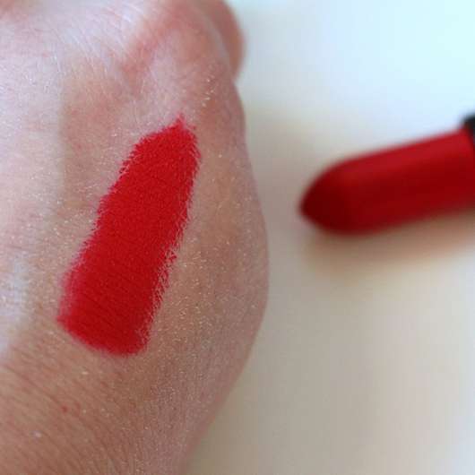Swatch vom p2 full matte lipstick, Farbe: 010 spread knowledge