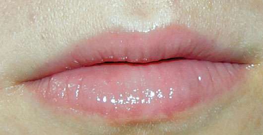 LR Deluxe Brilliant Lipgloss, Farbe 08 Rose Temptation - auf den Lippen aufgetragen