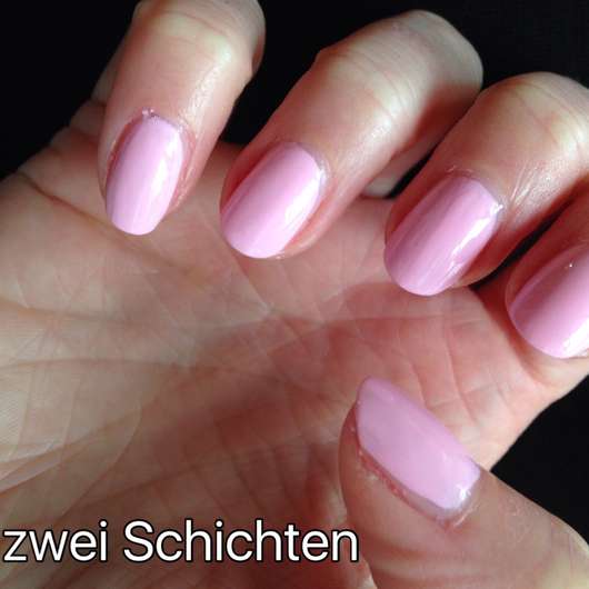 Zwei Schichten des just cosmetics colorazzi nail polish, Farbe: 040 be cute