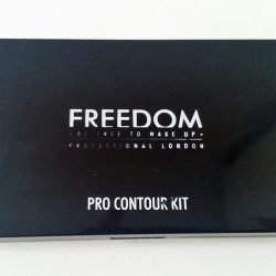 Produktbild zu Freedom Makeup London Pro Contour Kit – Farbe: Medium 01