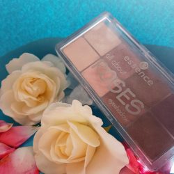 Produktbild zu essence all about roses eyeshadow palette