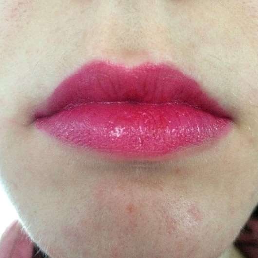 Catrice Aqua Ink-in-Gloss, Farbe: 010 Pink Waterfall Swoo-Hoosh - auf den Lippen