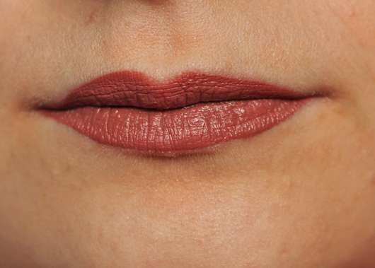 Lippen mit NYX Liquid Suede Cream Lipstick, Farbe: 04 Soft Spoken