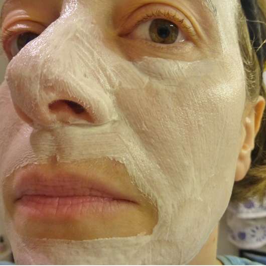 Gesichtshaut mit Douglas Nutri Focus Velvet Repair Mask