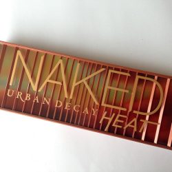 Produktbild zu Urban Decay Naked Heat Eyeshadow Palette