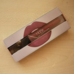 Produktbild zu HUDA BEAUTY Liquid Matte Lipstick – Farbe: Muse