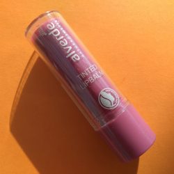 Produktbild zu alverde Naturkosmetik Tinted Lipbalm – Farbe: Raspberry