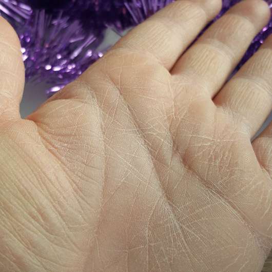 CMD Pflegebutter Hand Ei Vanille - Ei auf der Hand gerieben