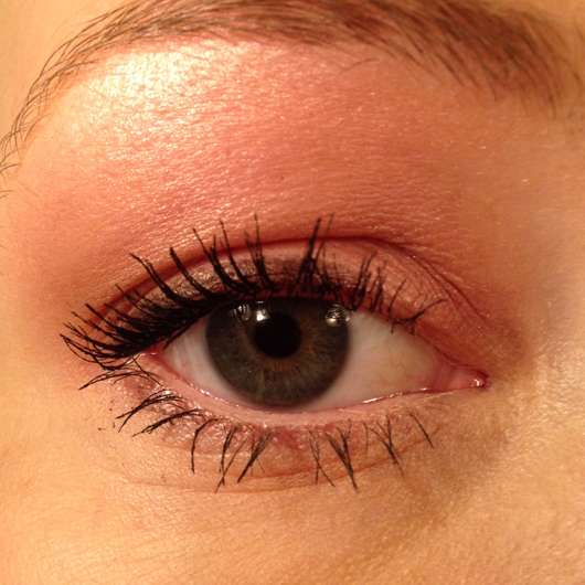 3 Schichten Maybelline The Rocket Volum’ Express Mascara Waterproof, Farbe: Very Black 3 Schichten Maybelline The Rocket Volum’ Express Mascara Waterproof, Farbe: Very Black
