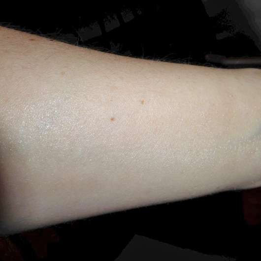 Swatch der CMD Pflegebutter Schoko-Vanille Zwei Herzen Swatch der CMD Pflegebutter Schoko-Vanille Zwei Herzen