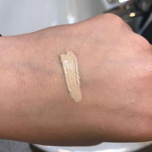 Swatch - Makeup Revolution Conceal and Define Concealer, Farbe: C1