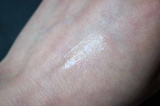 alverde Pure Beauty Anti-Spot Concealer - Swatch Serum