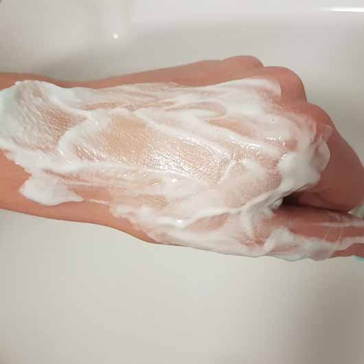 Gillette Venus Satin Care Empfindliche Haut Rasiergel - Konsistenz verrieben