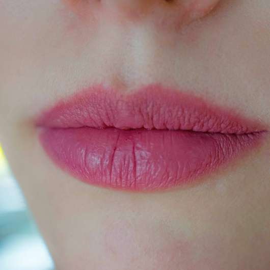 Lippen mit NYX Powder Puff Lippie, Farbe: 07 Moody