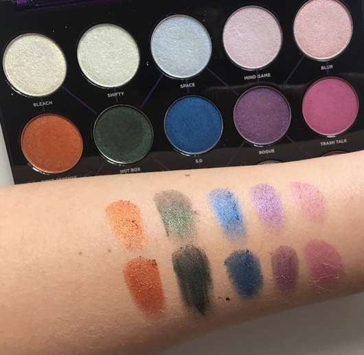 Swatches - Urban Decay Distortion Eyeshadow Palette