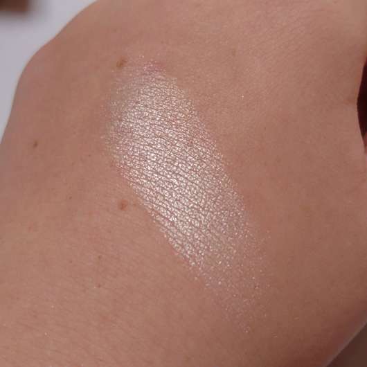 Swatch - BECCA Cosmetics Shimmering Skin Perfector Pressed, Farbe: Pearl