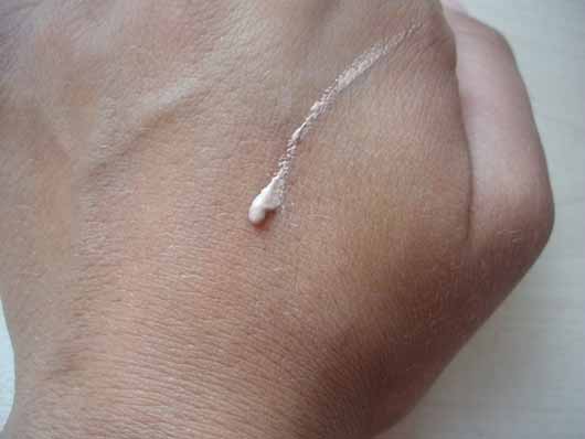 IT Cosmetics Bye Bye Under Eye Concealer, Farbe: Medium (Light-Medium) - Konsistenz
