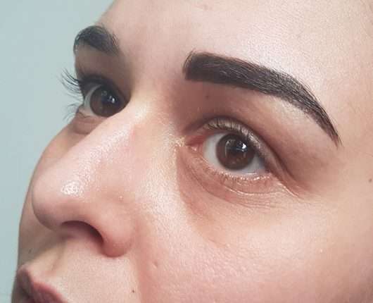 Augenbrauen mit BeYu Eyebrow Filling Pen, Farbe: 8 Dark Brown Augenbrauen mit BeYu Eyebrow Filling Pen, Farbe: 8 Dark Brown