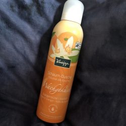 Produktbild zu Kneipp Schaum-Dusche Wachgeküsst