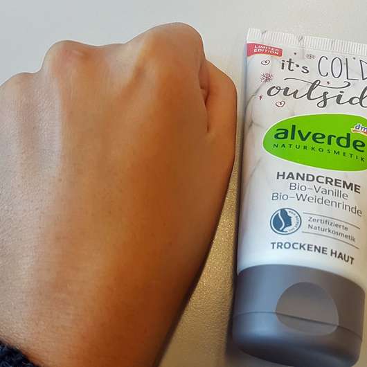 Haut unmittelbar nach dem Eincremen - alverde It's cold outside Handcreme (LE)