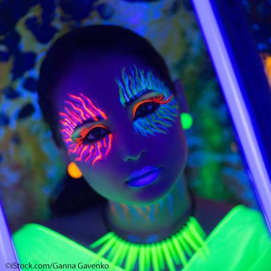 Schmink-Looks zu Halloween in Neon-Farben