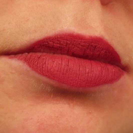 Lippen mit L.O.V MATTdevotion Non-Transfer Liquid Lipstick, Farbe: 760 Intrinsic Serenity - nach 5 Stunden Tragezeit