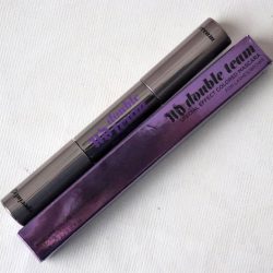 Produktbild zu Urban Decay Double Team Special Effect Colored Mascara – Farbe: Vice