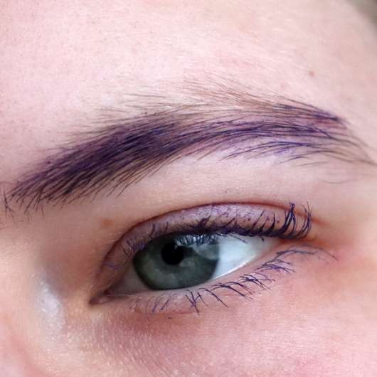 Augenbrauen mit beiden Nuancen der Urban Decay Double Team Special Effect Colored Mascara, Farbe: Vice Augenbrauen mit beiden Nuancen der Urban Decay Double Team Special Effect Colored Mascara, Farbe: Vice