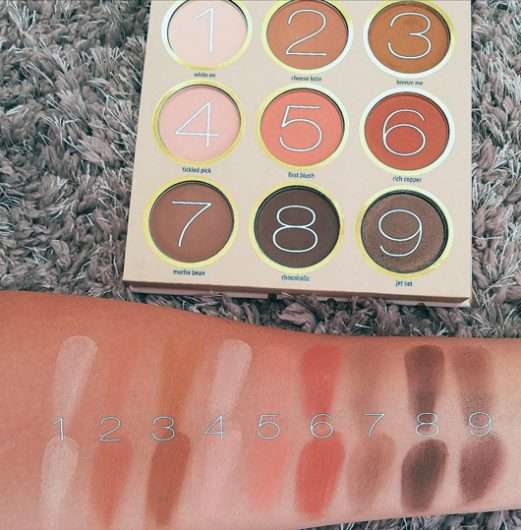 Swatches: oben ohne Base, unten mit Base