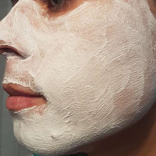 Schaebens Erdbeer Peeling Maske - Maske frisch aufgetragen Schaebens Erdbeer Peeling Maske - Maske frisch aufgetragen