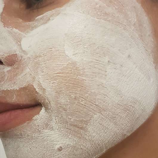 Schaebens Erdbeer Peeling Maske - Maske nach ca. 10 Minuten Schaebens Erdbeer Peeling Maske - Maske nach ca. 10 Minuten