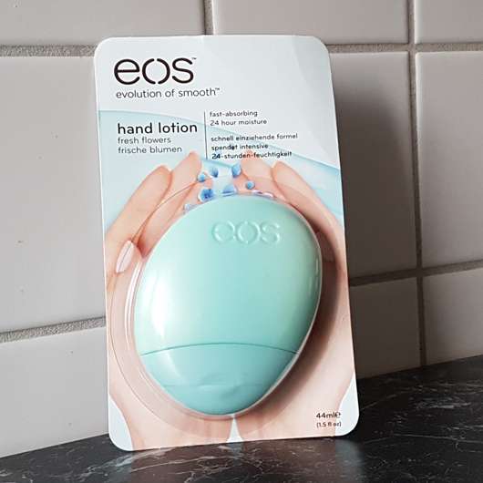 <strong>eos</strong> fresh flowers hand lotion