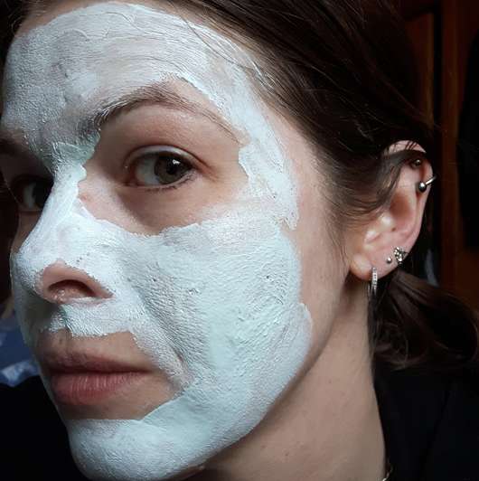 Neutrogena Skin Detox 2-in-1 Reinigung & Maske - auf dem Gesicht aufgetragen