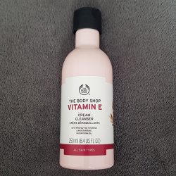 Produktbild zu The Body Shop Vitamin E Cream Cleanser