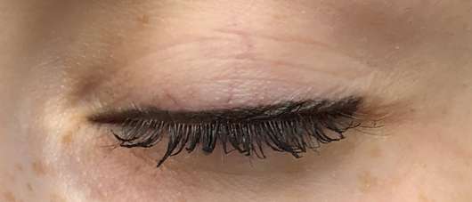 BAIMS Natural Makeup Eyeliner Kajal Stift, Farbe: Schwarz - Auge mit Kajal geschlossen