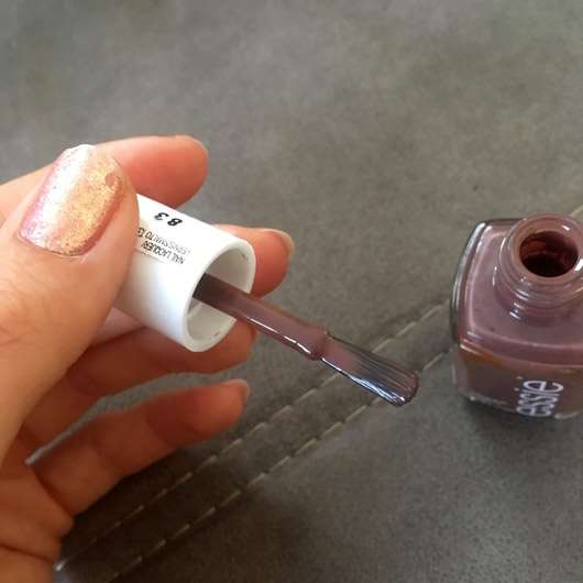 essie Nagellack, Farbe: mink muffs - pinsel