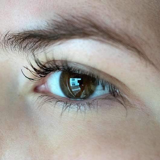 Yves Rocher Feel Stronger Mascara, Farbe: Schwarz - Wimpern mit Mascara Yves Rocher Feel Stronger Mascara, Farbe: Schwarz - Wimpern mit Mascara