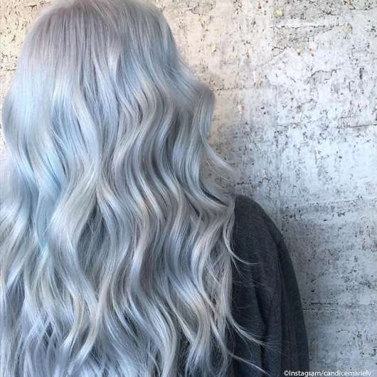 Titanium Silver ist die wohl coolste Haarfarbe diesen Herbst