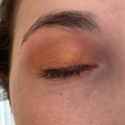 Sleek Makeup i-Divine Eyeshadow Palette, Farbe: Royal Flush - geschminktes Auge mit drei Farben