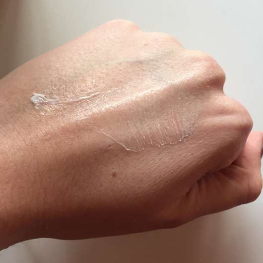lavera Neutral Mikrosilber Akutcreme - Swatch verteilt lavera Neutral Mikrosilber Akutcreme - Swatch verteilt