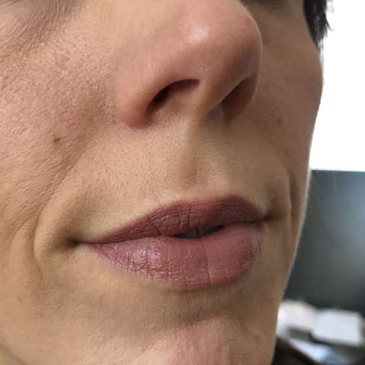 Lippen mit Alterra Naturkosmetik Velvet Matt Lipcolour, Farbe: 01 Terra