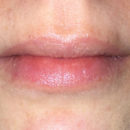 Lippen mit Kneipp Lippenpflege Sinnlich (Holunder Kartité)
