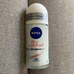 Produktbild zu NIVEA dry comfort 48 h Anti-Transpirant Roll-On