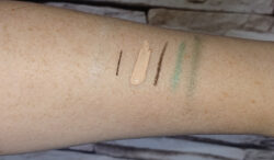 Unterarm mit Make-up vor der Anwendung der STYX Naturcosmetic Green Tea Reinigungsmilch