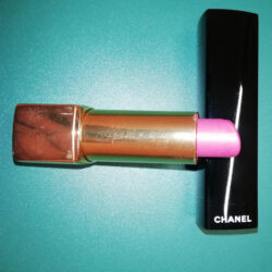 Produktbild zu Chanel Rouge Allure Velvet Lipstick – Farbe: 34 La Raffinée
