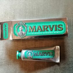 Produktbild zu Marvis Classic Strong Mint Zahncreme