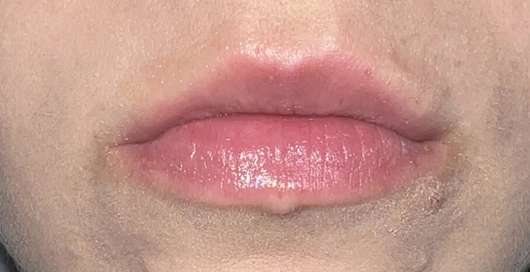 Lippen mit HYPOAllergenic Bee Free Vegan Nourishing Lip Balm (LE)